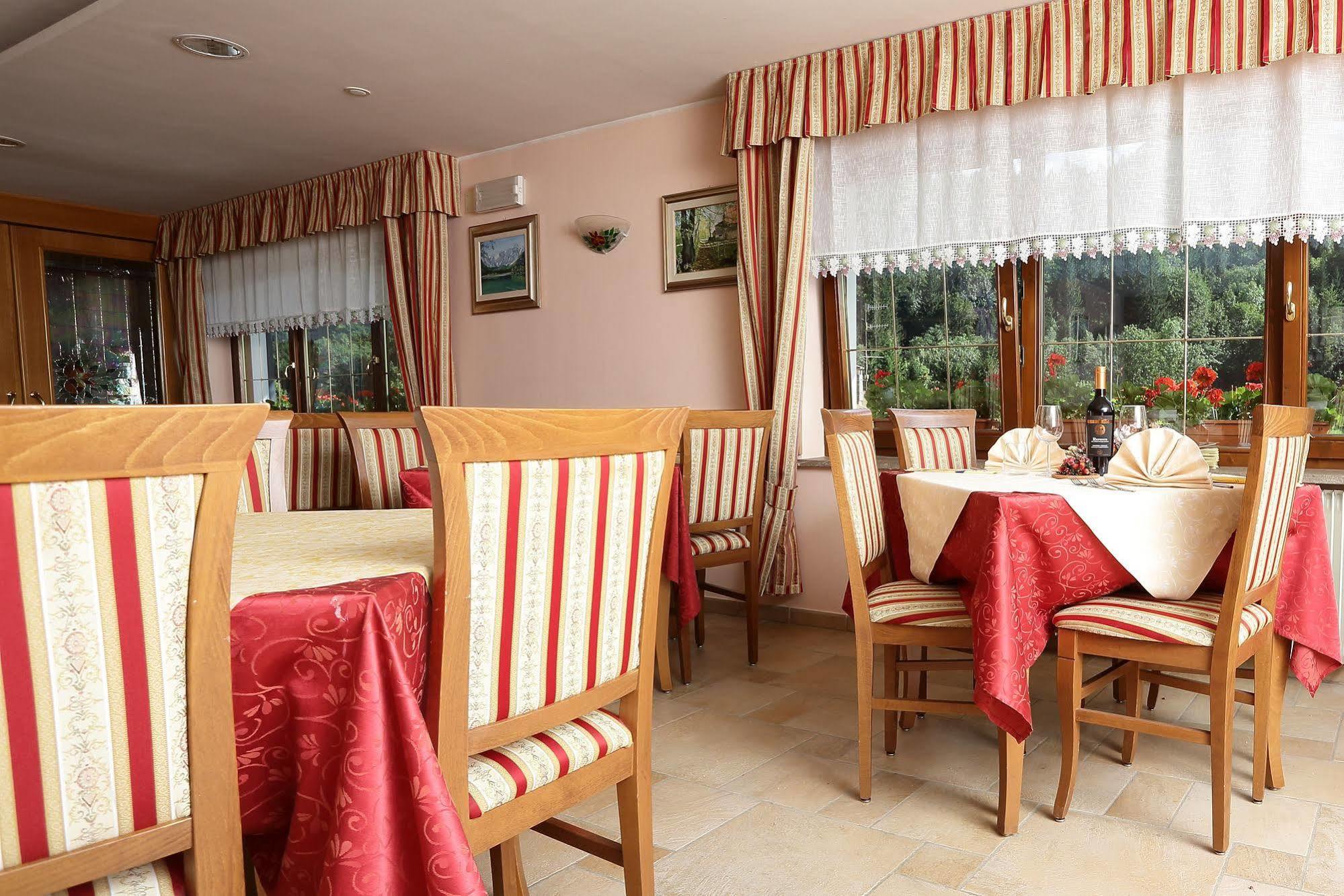 Hotel Al Sole Fusine in Valromana Extérieur photo