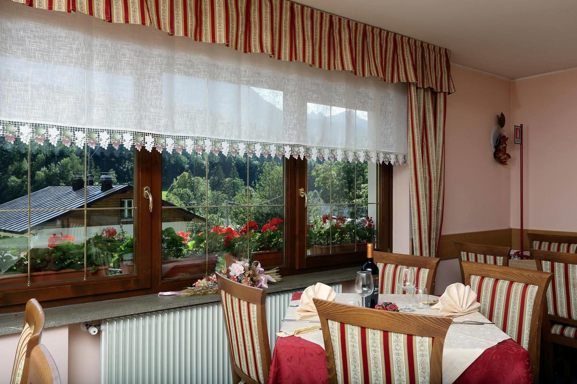 Hotel Al Sole Fusine in Valromana Extérieur photo